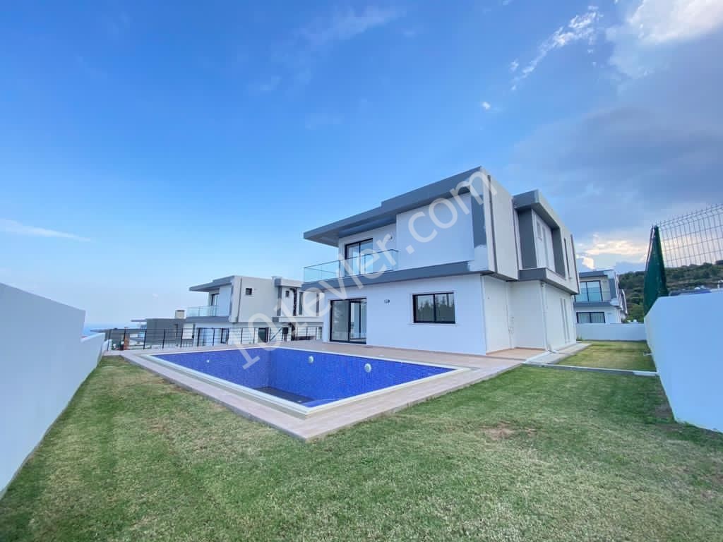 Ultra Luxury 4 + 1 freistehende Villa mit Berg-und Meerblick in wunderschöner Lage in Zypern Kyrenia Edremit ** 