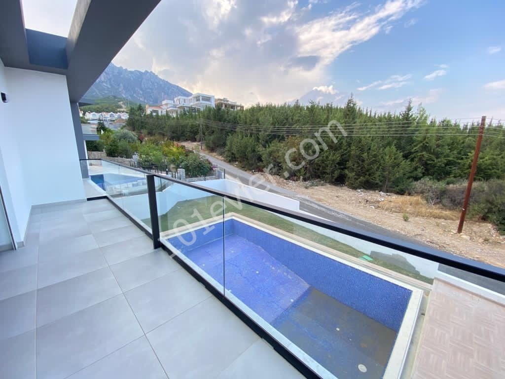 Ultra Luxury 4 + 1 freistehende Villa mit Berg-und Meerblick in wunderschöner Lage in Zypern Kyrenia Edremit ** 