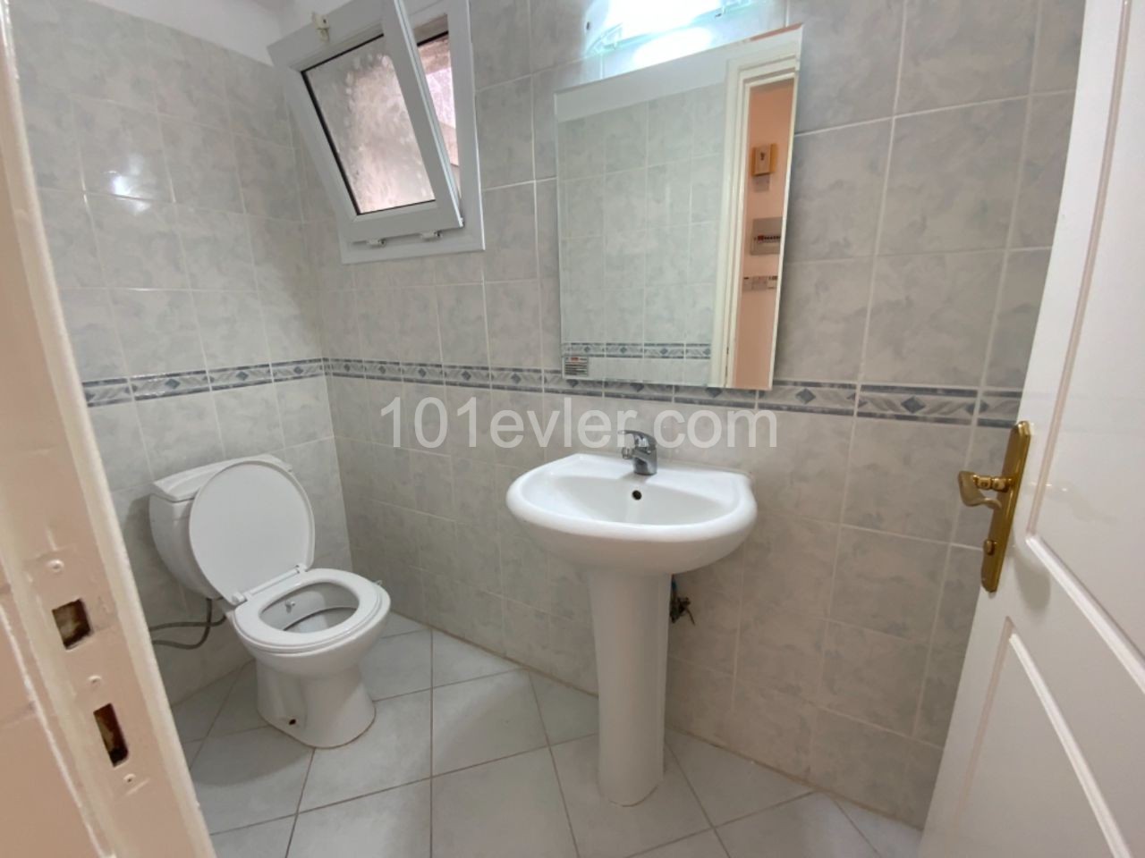 Flat To Rent in Girne Merkez, Kyrenia