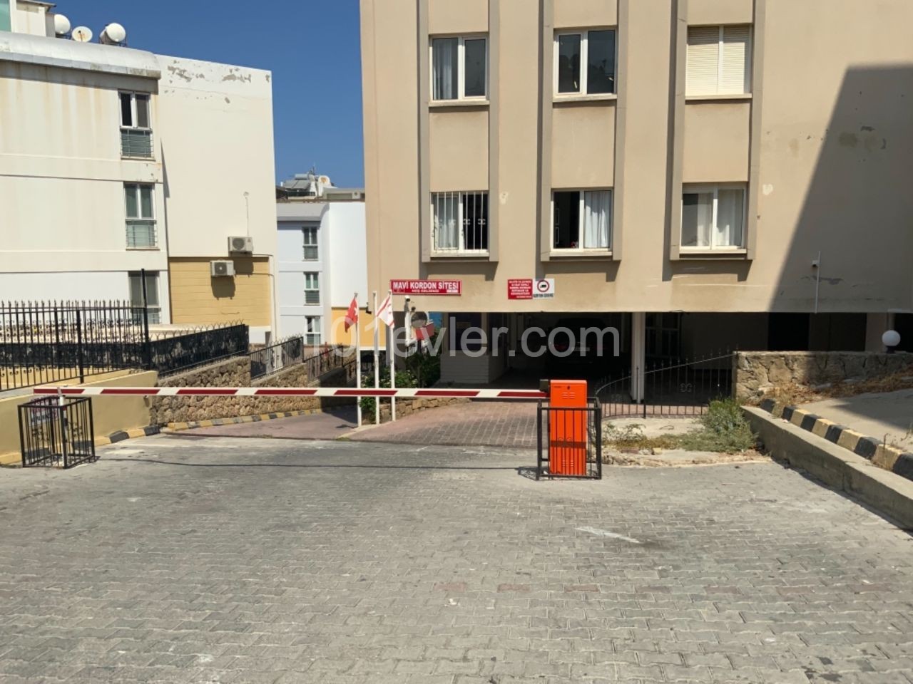 Girne Merkez Kiralık Havuzlu Deniz Manzaralı Daire 