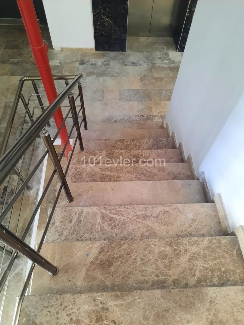 Spacious 2 + 1 apartment for sale in the center of Kyrenia ** 