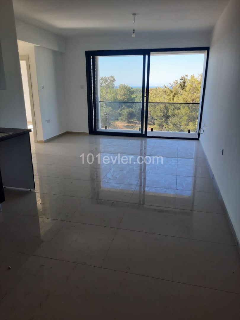 Spacious 2 + 1 apartment for sale in the center of Kyrenia ** 