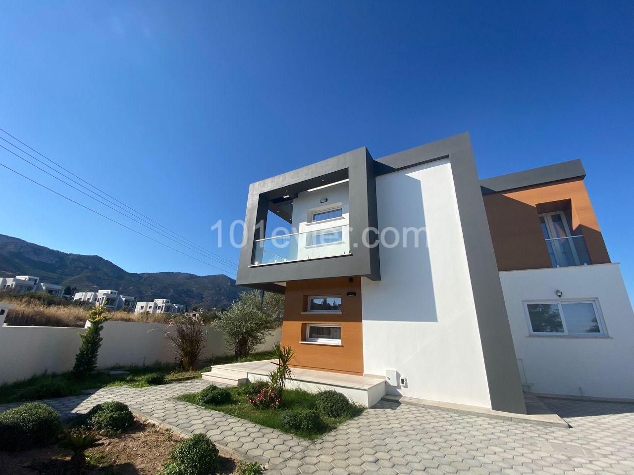 Villa mit Berg-und Meerblick zum Verkauf in Kyrenia Ozanköy ** 