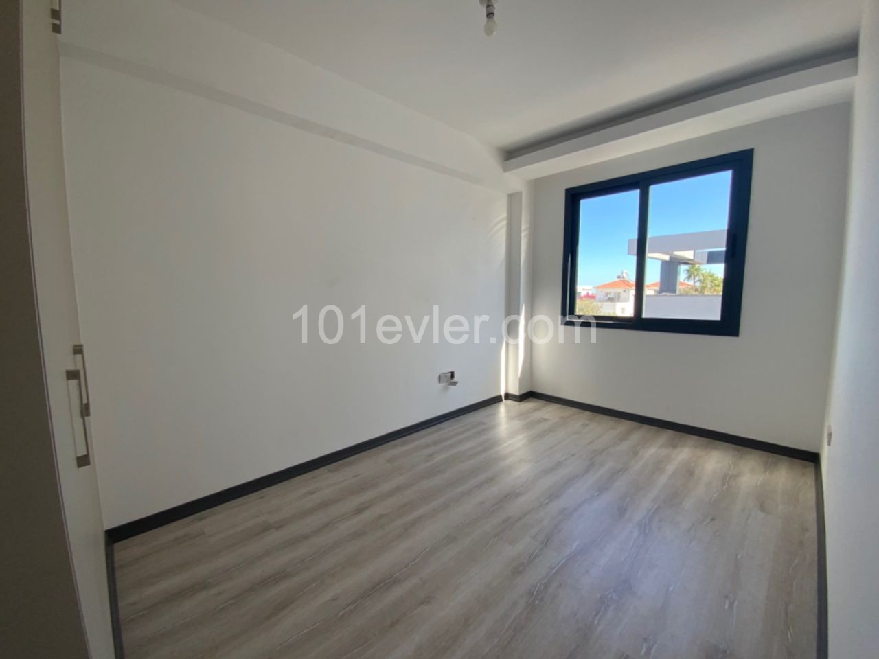 Sea and Mountain View Flat for Sale in Girne Ozanköy ** 