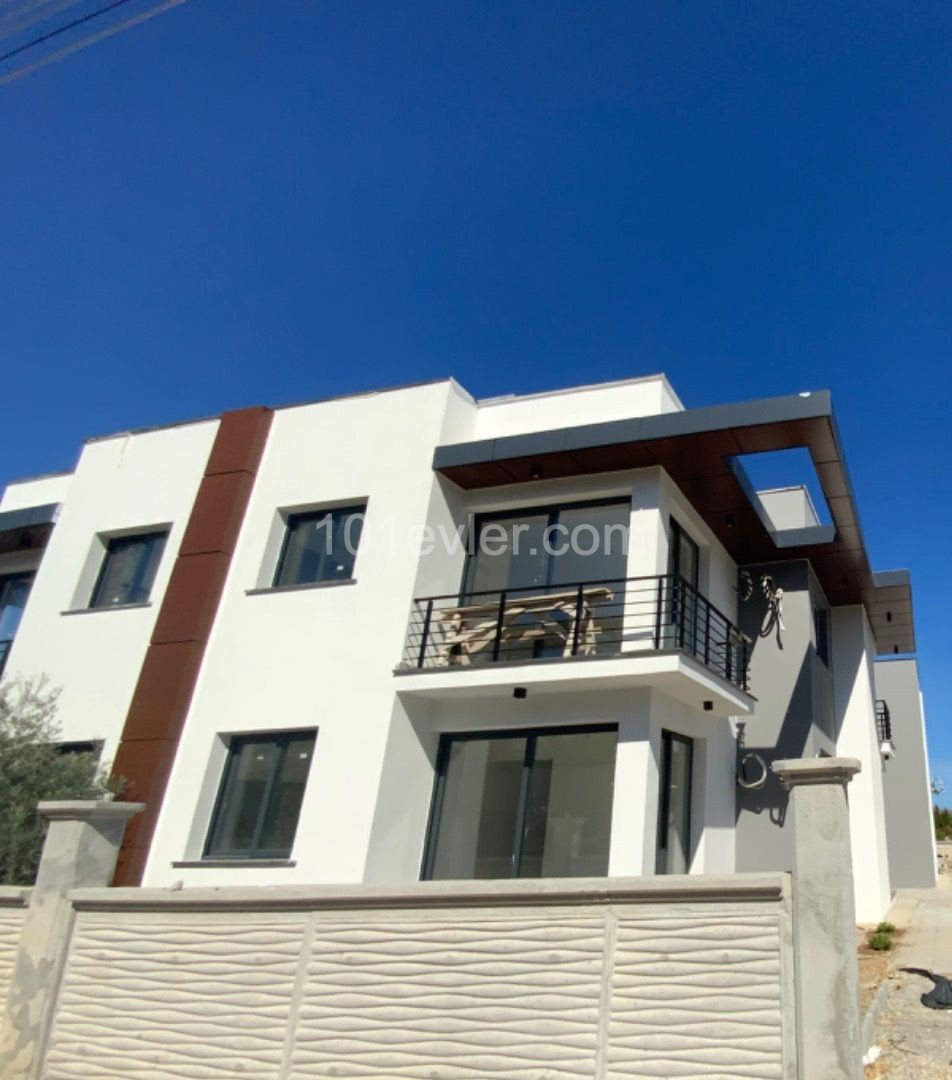 Sea and Mountain View Flat for Sale in Girne Ozanköy ** 