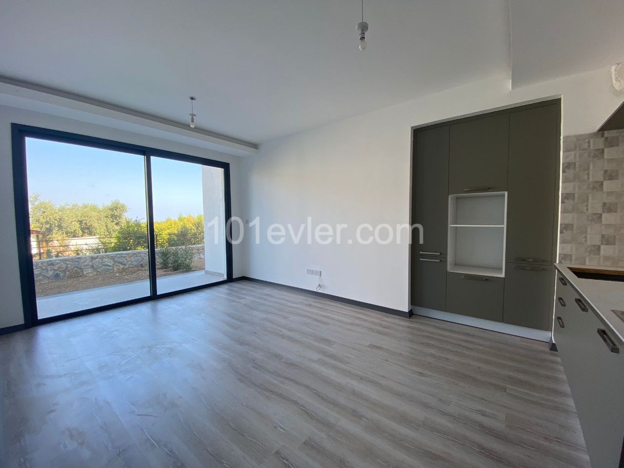 Sea and Mountain View Flat for Sale in Girne Ozanköy ** 