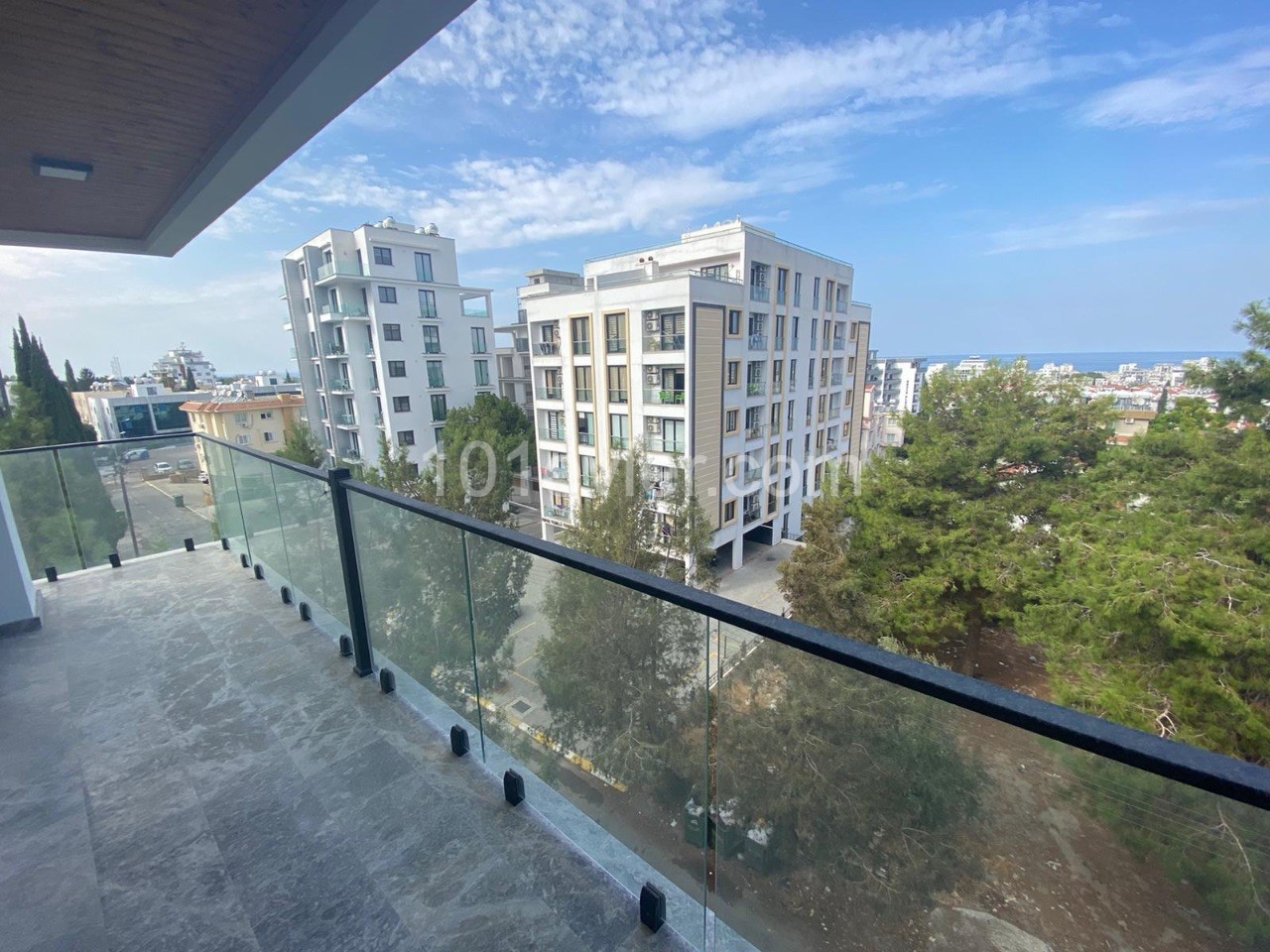 3+1 Flat for Sale with Mountain and Sea Views in a Magnificent Location in the Center of Kyrenia, Cyprus ** 