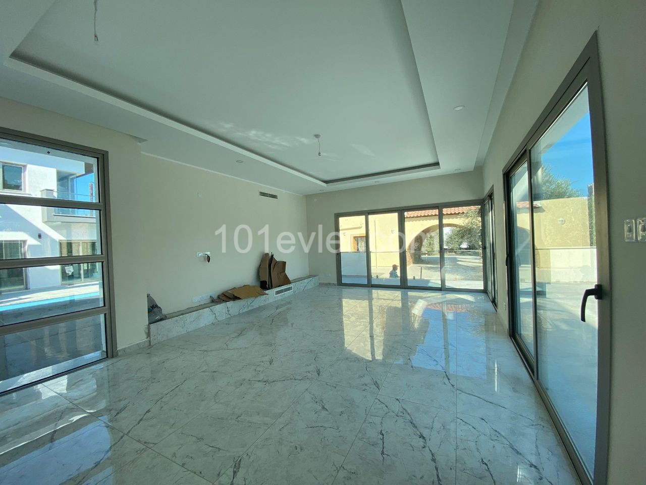 Kıbrıs Girne Çatalköy Satılık Havuzlu Modern  Villa