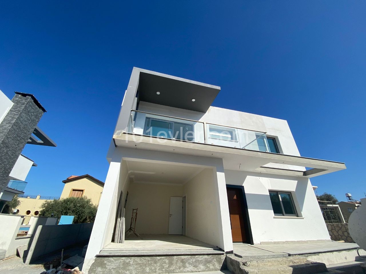 Kıbrıs Girne Çatalköy Satılık Havuzlu Modern  Villa