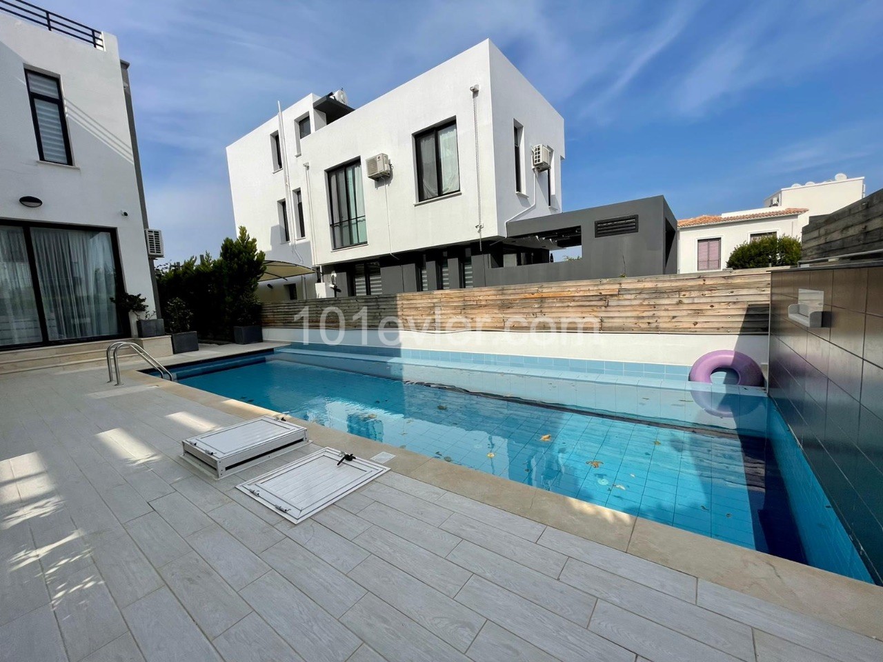 Luxus 3+1 Villa Mit Pool Zum Verkauf In Gehweite Zum Meer In Zypern Kyrenia Alsancak ** 