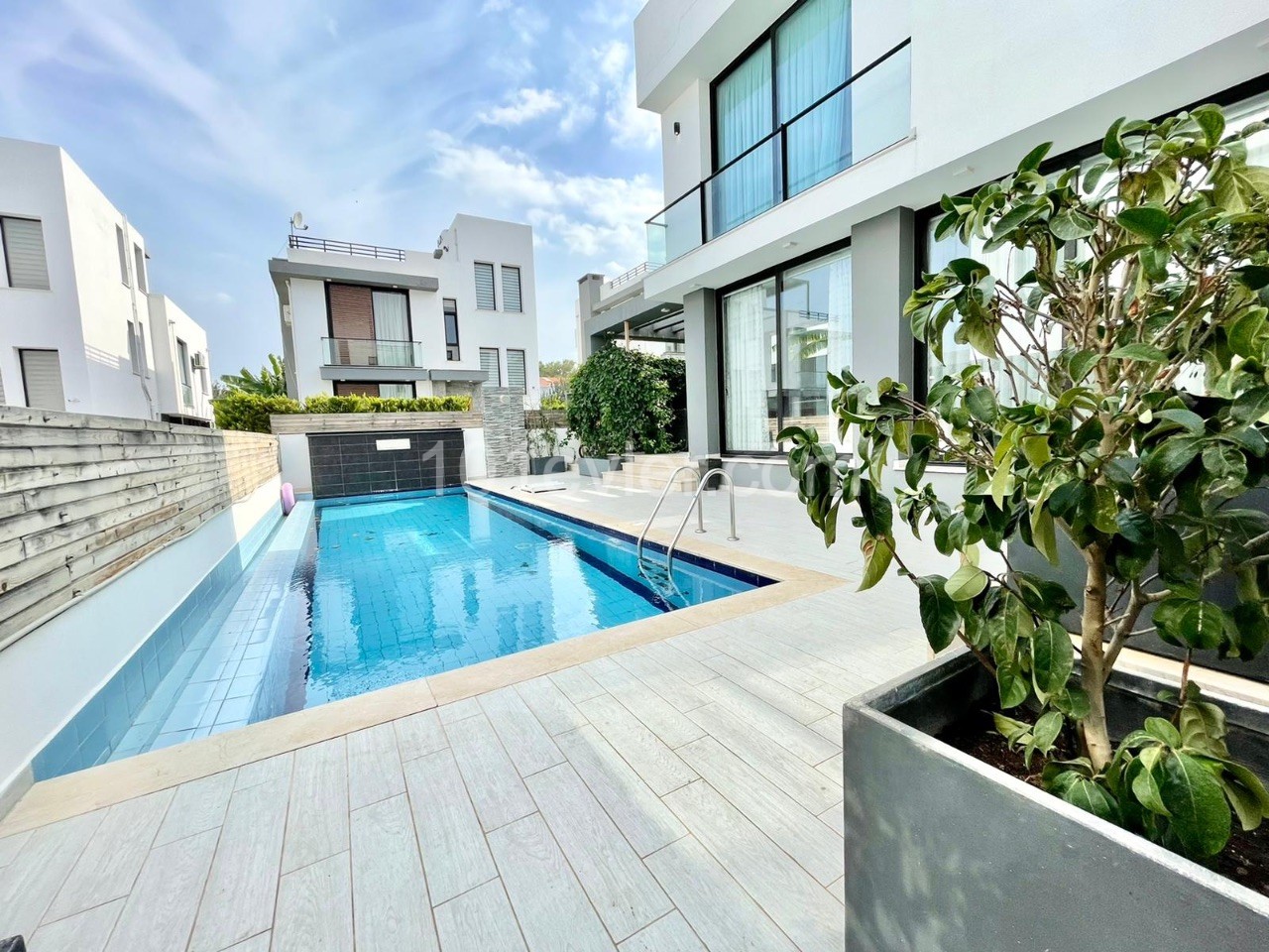 Luxus 3+1 Villa Mit Pool Zum Verkauf In Gehweite Zum Meer In Zypern Kyrenia Alsancak ** 