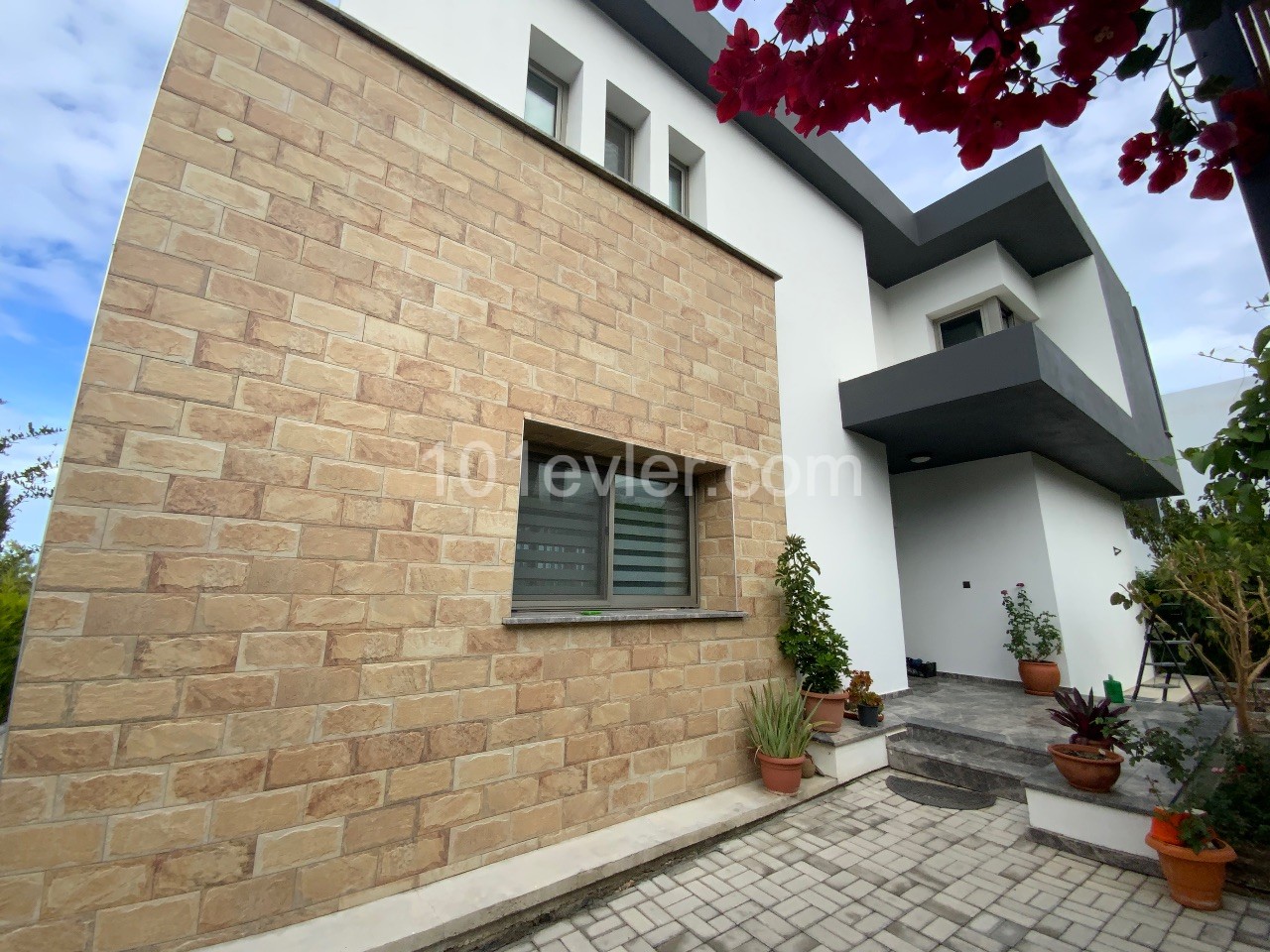 Kynek Çatköy For Sale Luxury 3 + 1 DUBLEX Villa