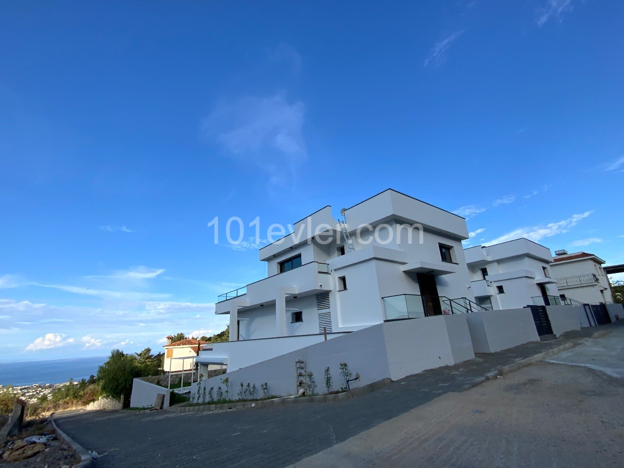 Girne Merkez Satılık Modern ve Lüx 4+1 Villa