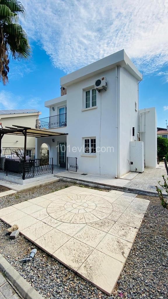 Girne Bellapais de Kiralık 3+1 Dublex Villa 