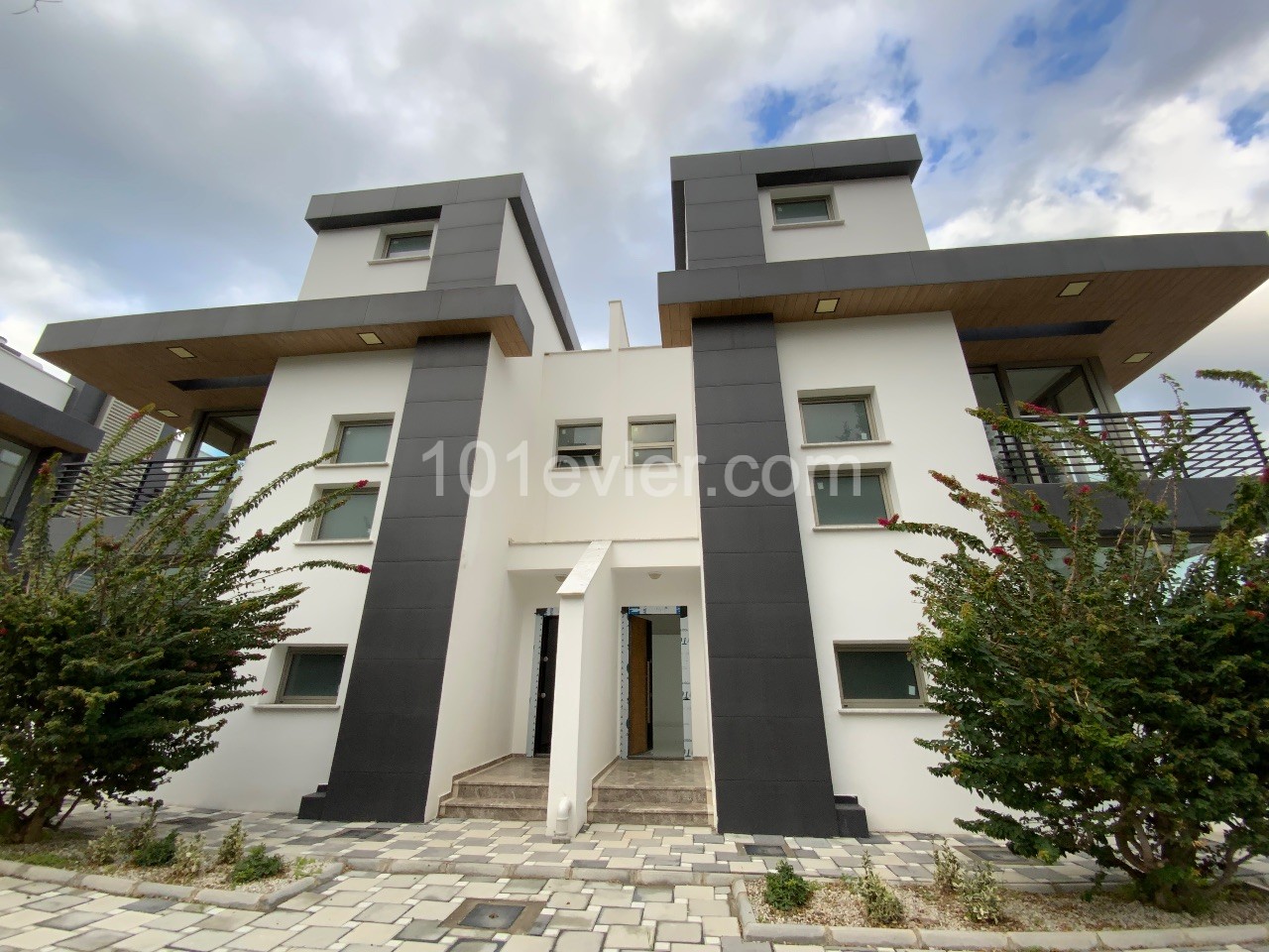 Kıbrıs Girne Alsancak Satılık İkiz Villa 