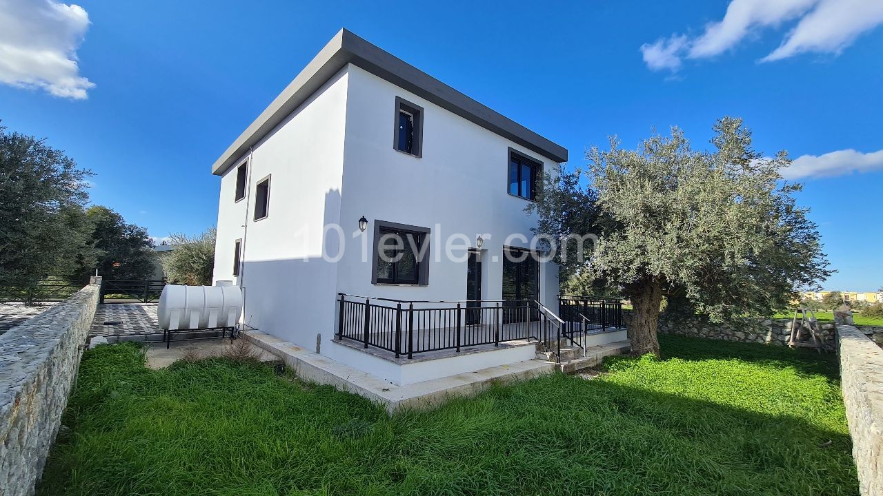 Kıbrıs Girne Çatalköy'de Satılık Modern Villa