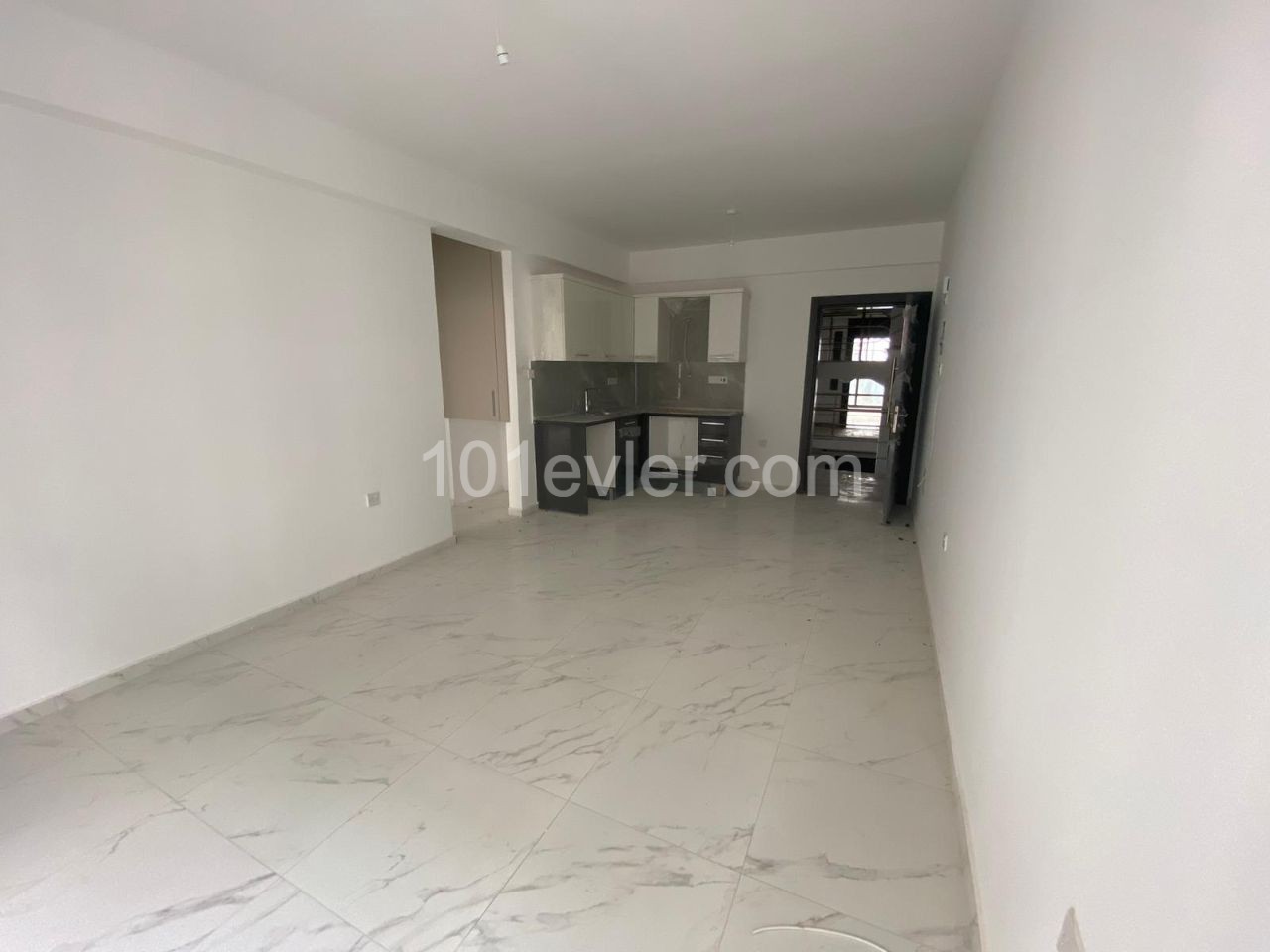 Cyprus Kyrenia Merkez 2+1 Flat for Rent with Commercial Permit ** 