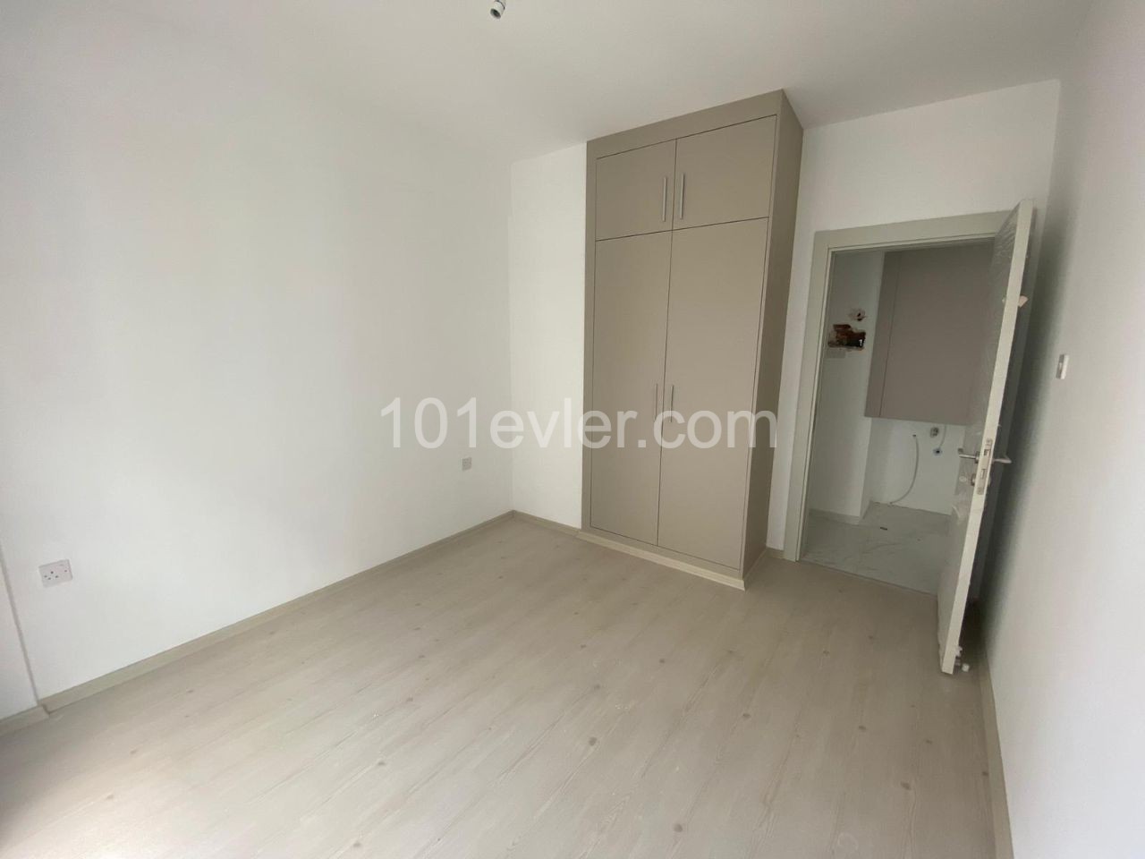 Cyprus Kyrenia Merkez 2+1 Flat for Rent with Commercial Permit ** 