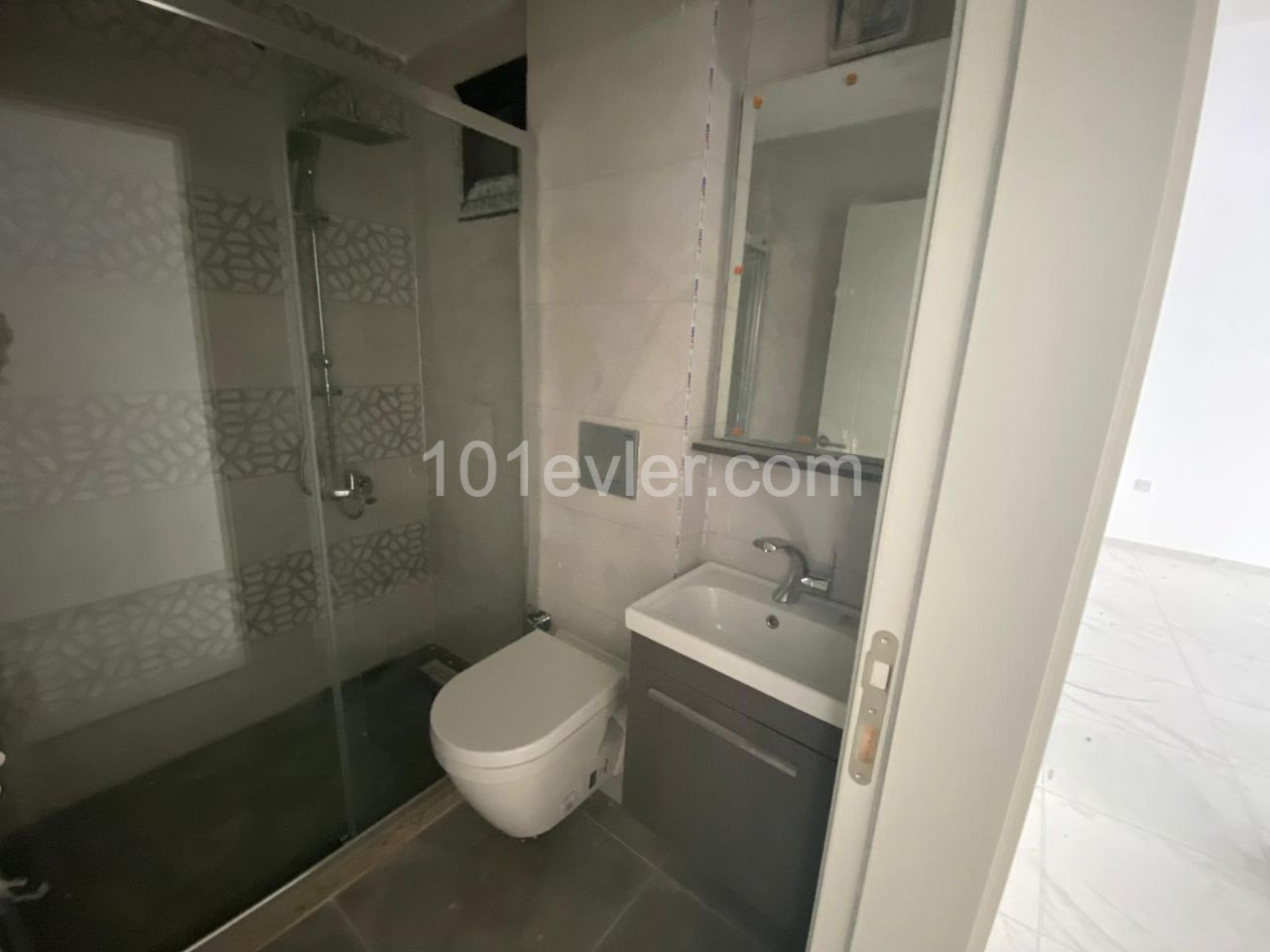 Cyprus Kyrenia Merkez 2+1 Flat for Rent with Commercial Permit ** 