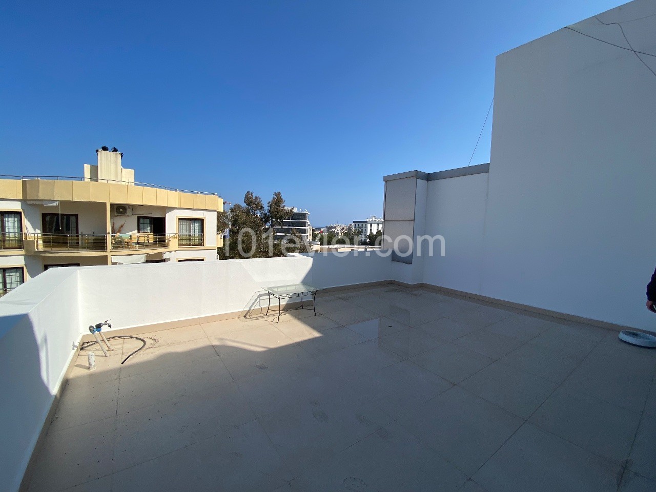 VOLL MÖBLIERTES 2+1 PENTHOUSE ZUR MIETE IN ZYPERN KYRENIA ZENTRUM ** 