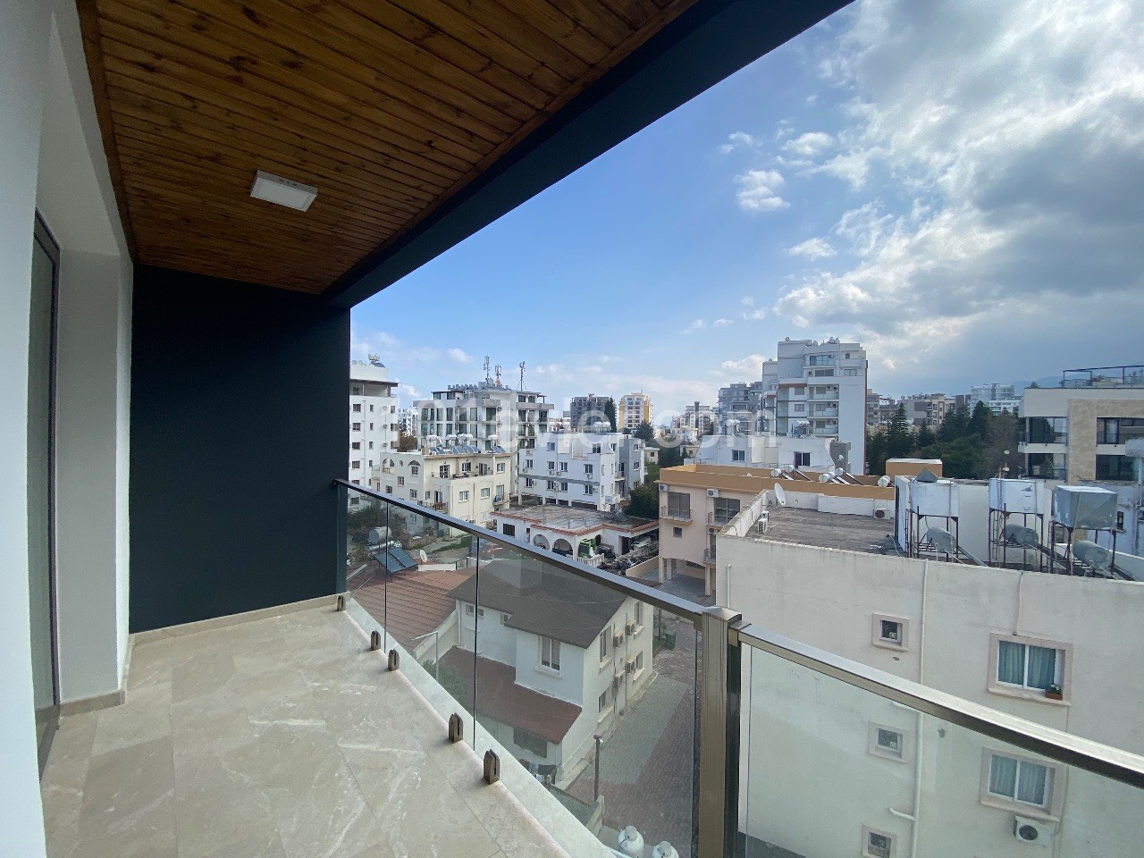 Girne merkezde satılık 3+1 penthouse