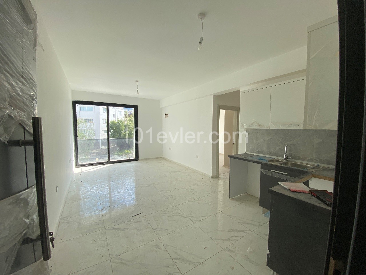 2+1 FLAT FOR SALE IN KYRENIA CENTER WITH COMMERCIAL PERMIT ** 