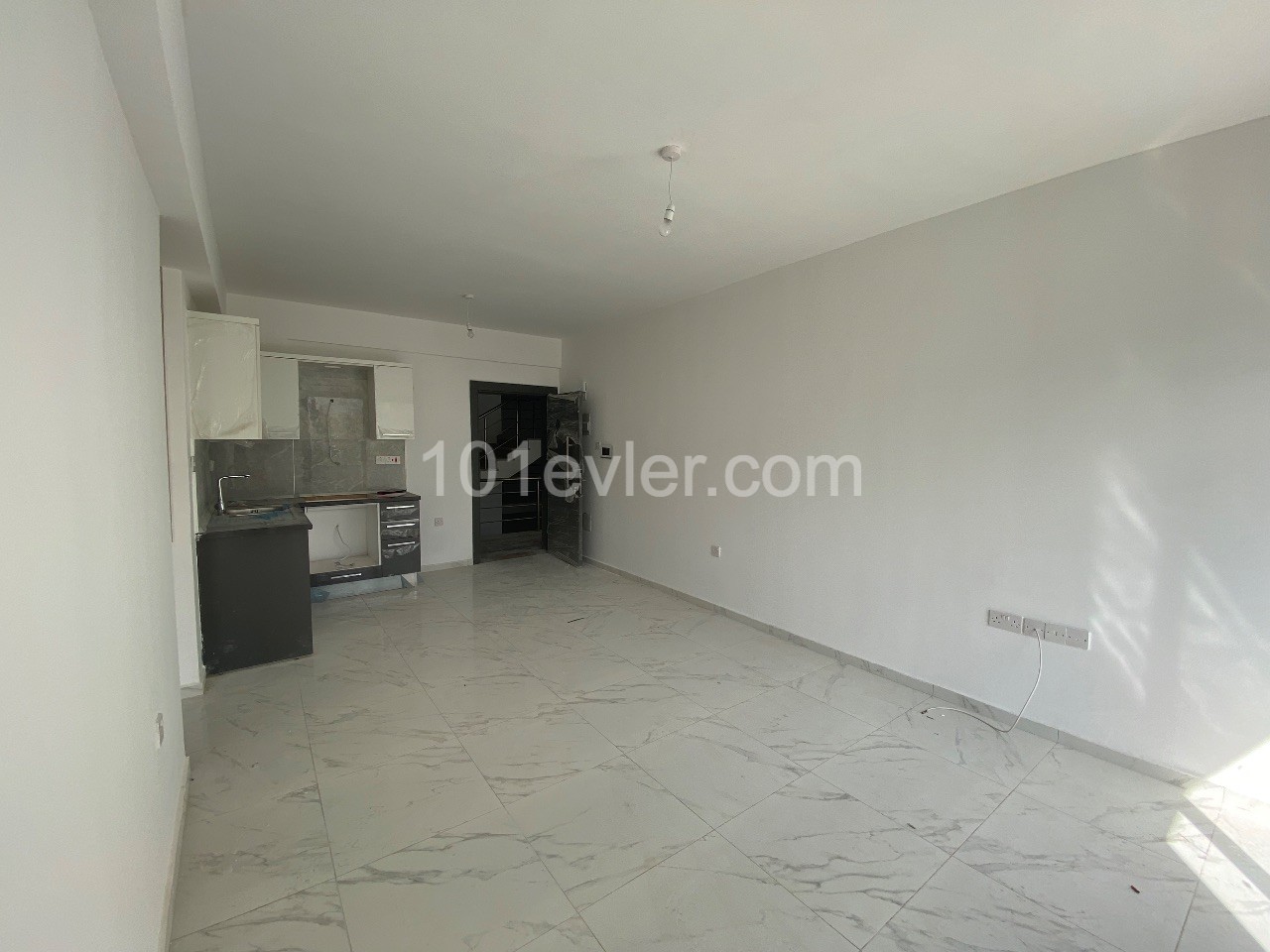 2+1 FLAT FOR SALE IN KYRENIA CENTER WITH COMMERCIAL PERMIT ** 