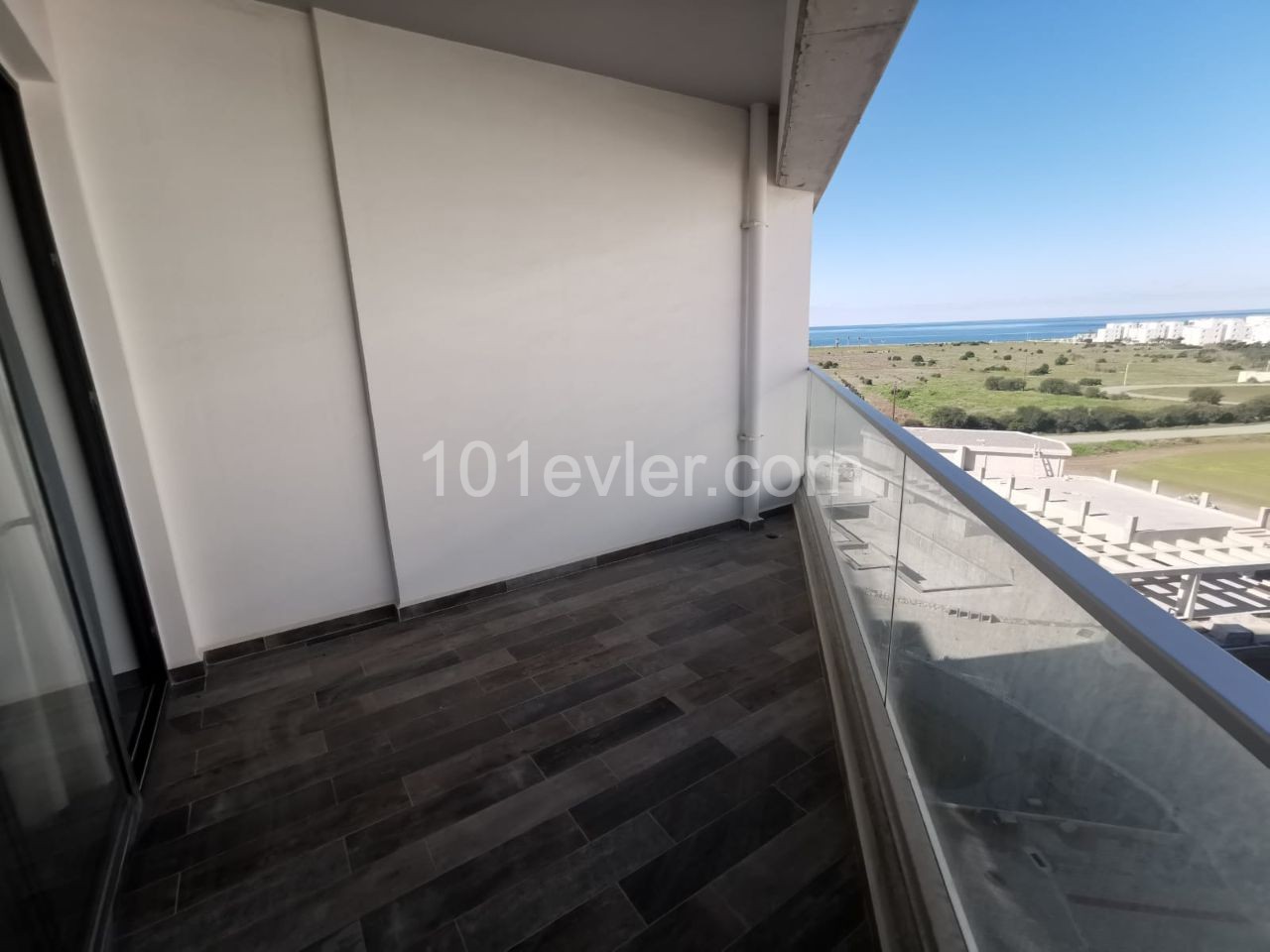 WOHNUNG ZUM VERKAUF MIT SPEKTAKULÄREM MEERBLICK AUF APHRODITE BEACH SITE ** 