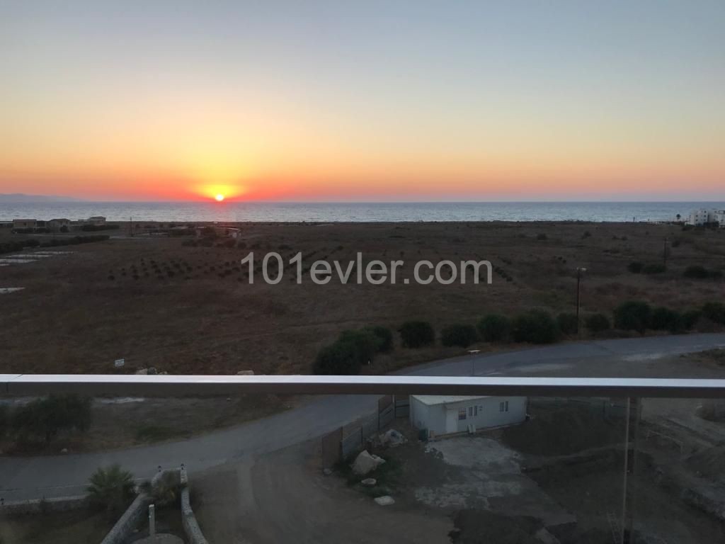 WOHNUNG ZUM VERKAUF MIT SPEKTAKULÄREM MEERBLICK AUF APHRODITE BEACH SITE ** 