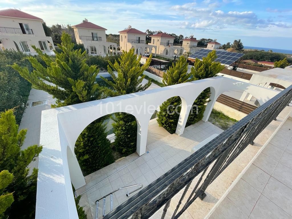 3+1 Villa zum Verkauf mit freistehendem Pool mit Berg-und Meerblick in Kyrenia Alsancak ** 