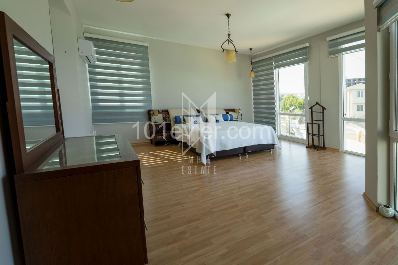 Kıbrıs Girne Çatalköy'de Denize Sıfır Satılık Villa