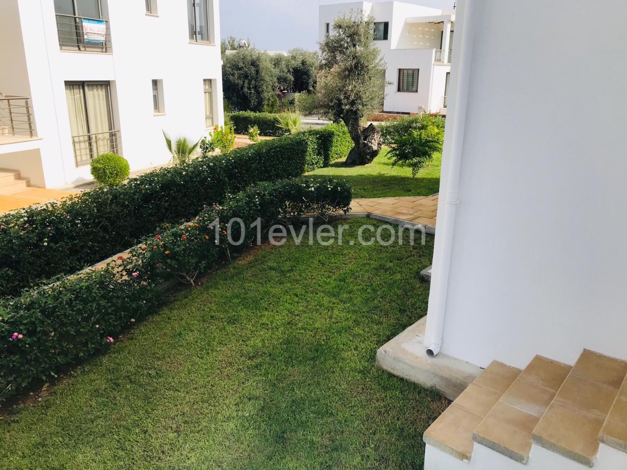 Voll Möblierte 2 + 1 Wohnung Zum Verkauf In Zypern Kyrenia Olivenhain Region Mit Großem Garten Auf Der Website ** 