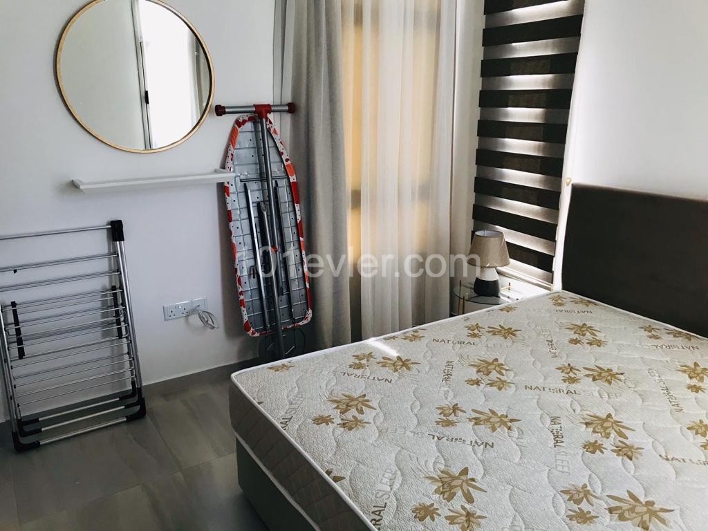 Kıbrıs Girne Zeytinlik Bölgesinde Site İçerisinde  Geniş Bahçeli Full Eşyalı 2+1 Satılık Daire 