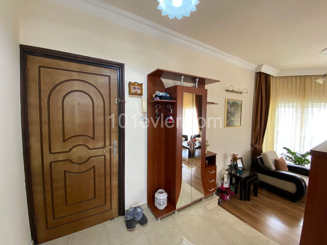 GİRNE MERKEZ'DE SATILIK 3+1 EŞYALI DAİRE