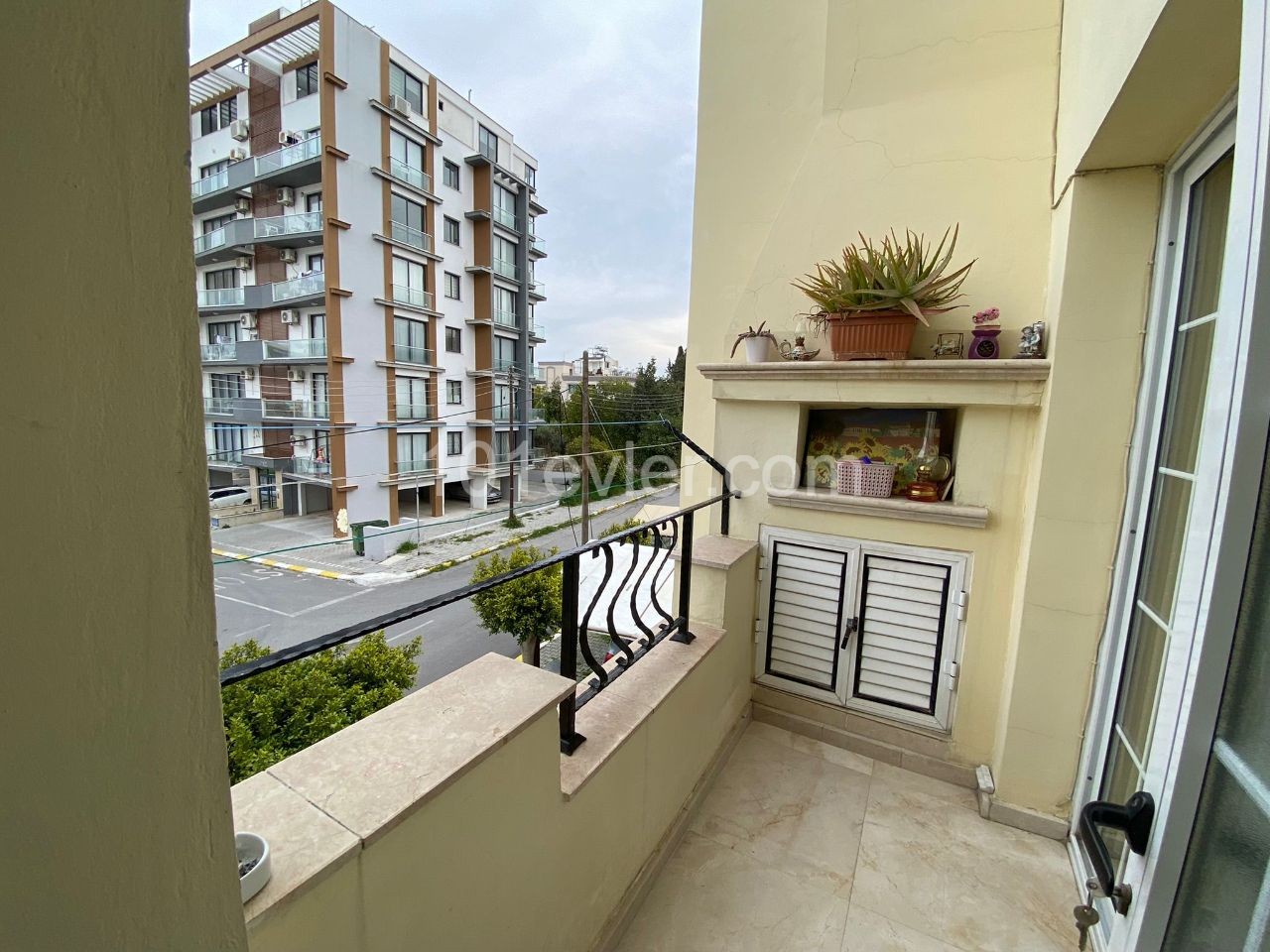 3+1 FURNISHED FLAT FOR SALE IN KYRENIA CENTER ** 