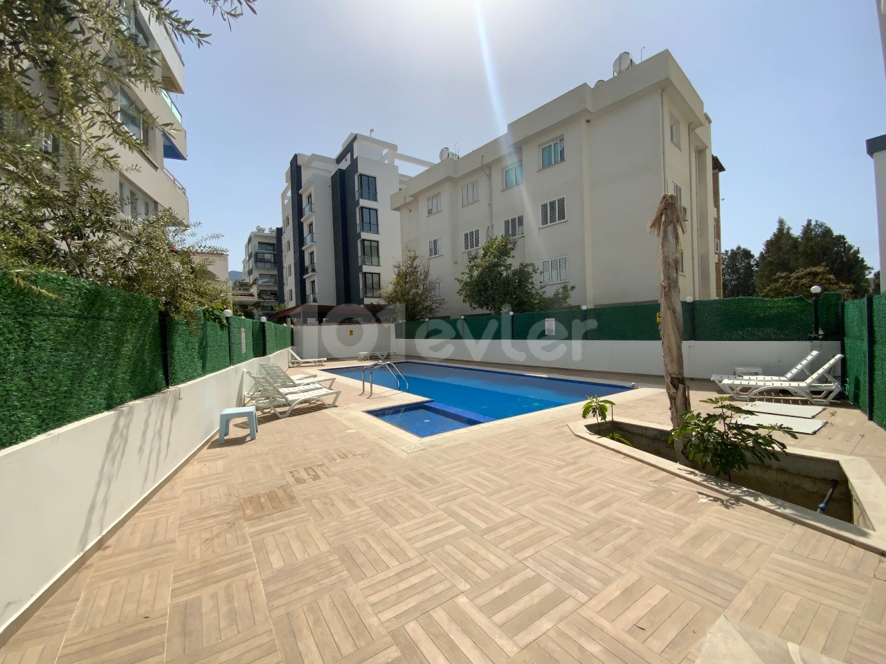 2+1 Wohnung mit Pool mit Meer-und Bergblick zum Verkauf in Kyrenia Zentrum von Zypern ** 