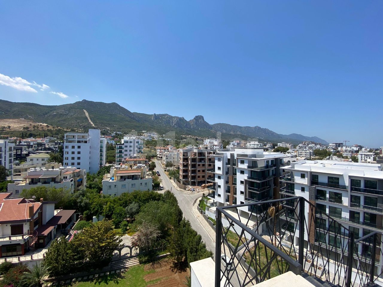 LUXURY LOFT APARTMENT FOR RENT IN THE CENTER OF KYRENIA ** 