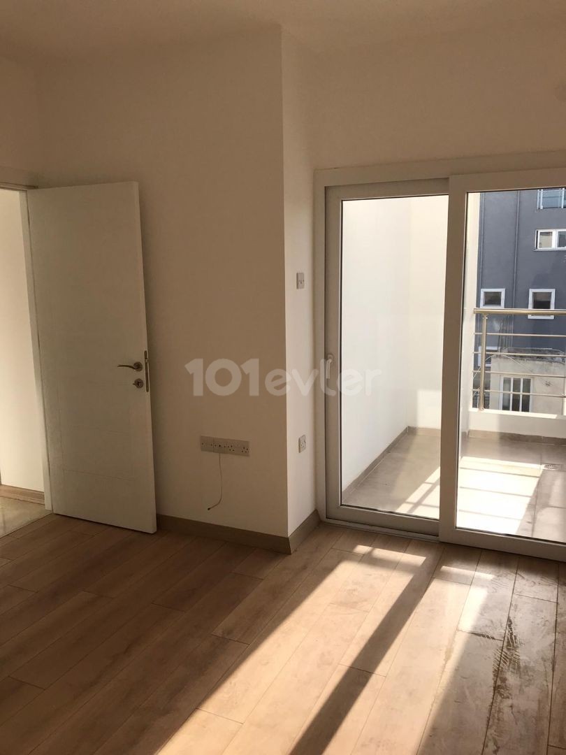 LEFKOŞA KÜÇÜKKAYMAKLI'DA SATILIK 2+1 DAİRE