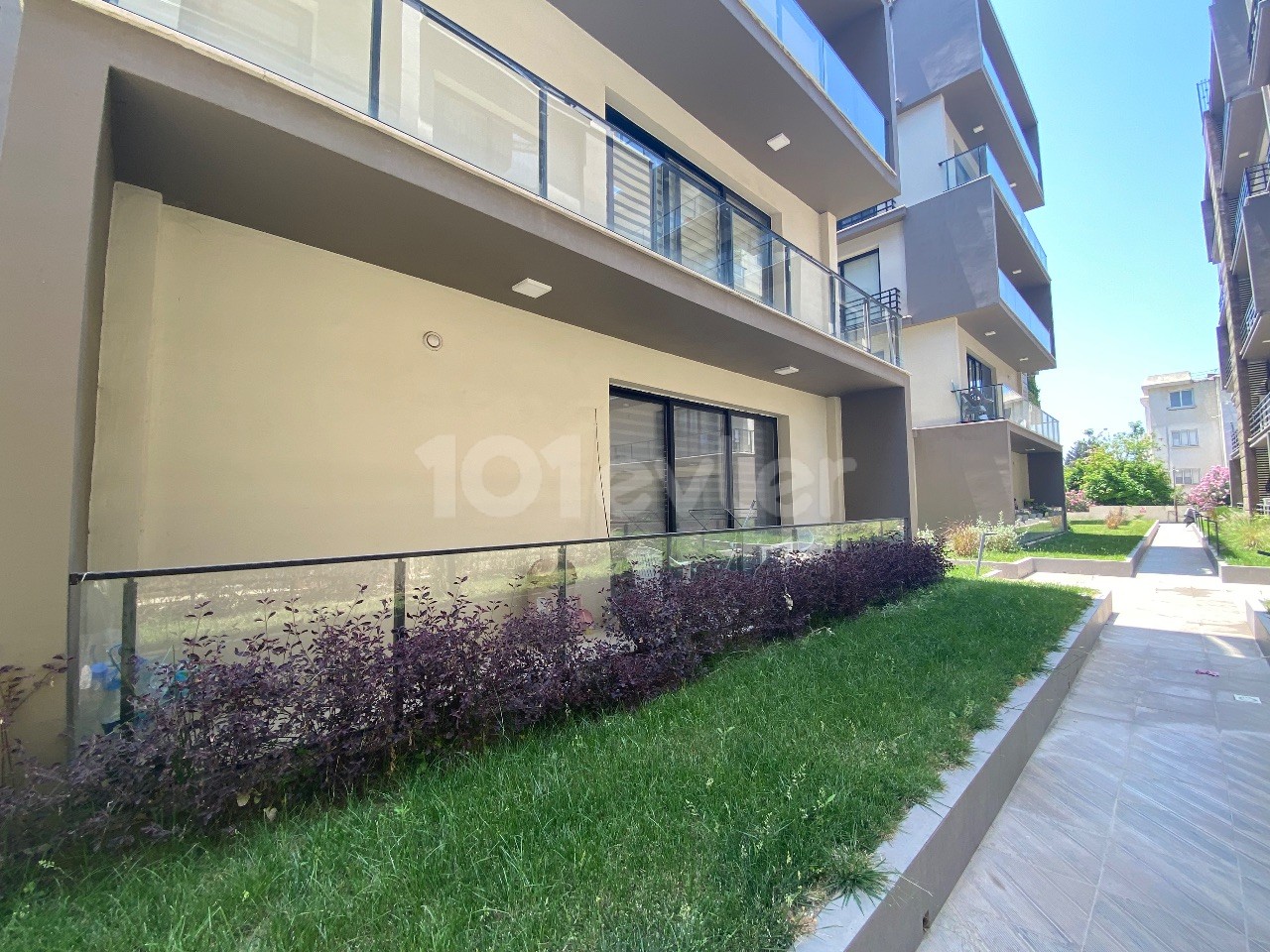 Luxury 3+ 1 apartment for sale in Kyrenia central ** 