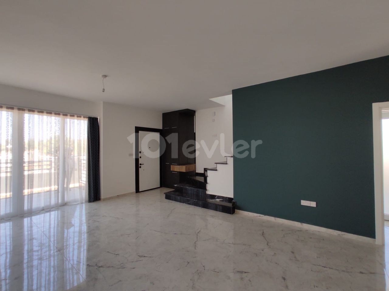 Kıbrıs Girne Karşıyaka'da Satılık 3+1 Modern Villa