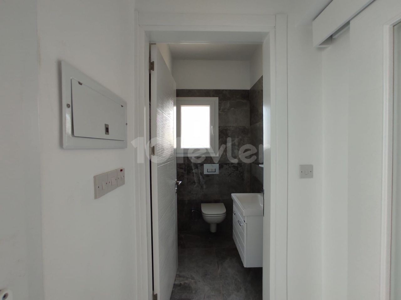 Kıbrıs Girne Karşıyaka'da Satılık 3+1 Modern Villa