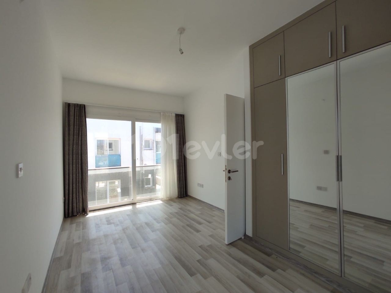 Kıbrıs Girne Karşıyaka'da Satılık 3+1 Modern Villa