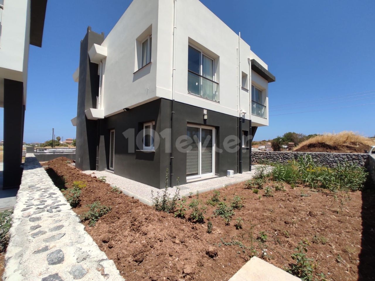 Kıbrıs Girne Karşıyaka'da Satılık 3+1 Modern Villa