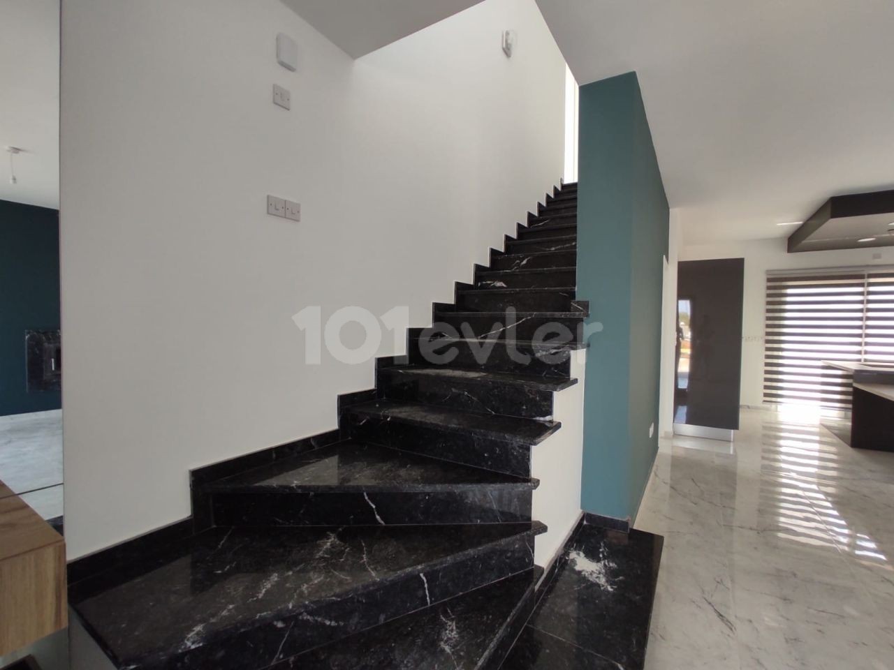 Kıbrıs Girne Karşıyaka'da Satılık 3+1 Modern Villa