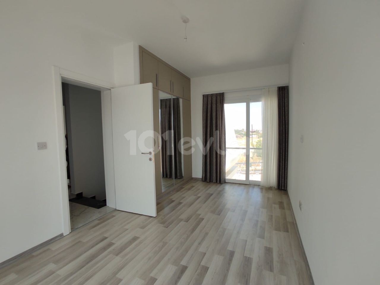 Kıbrıs Girne Karşıyaka'da Satılık 3+1 Modern Villa