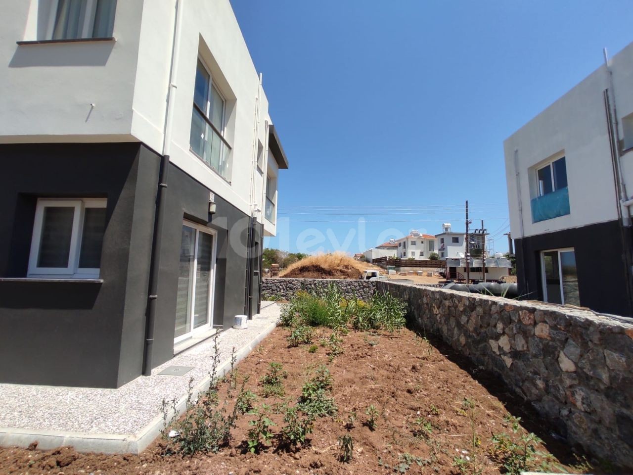 Kıbrıs Girne Karşıyaka'da Satılık 3+1 Modern Villa