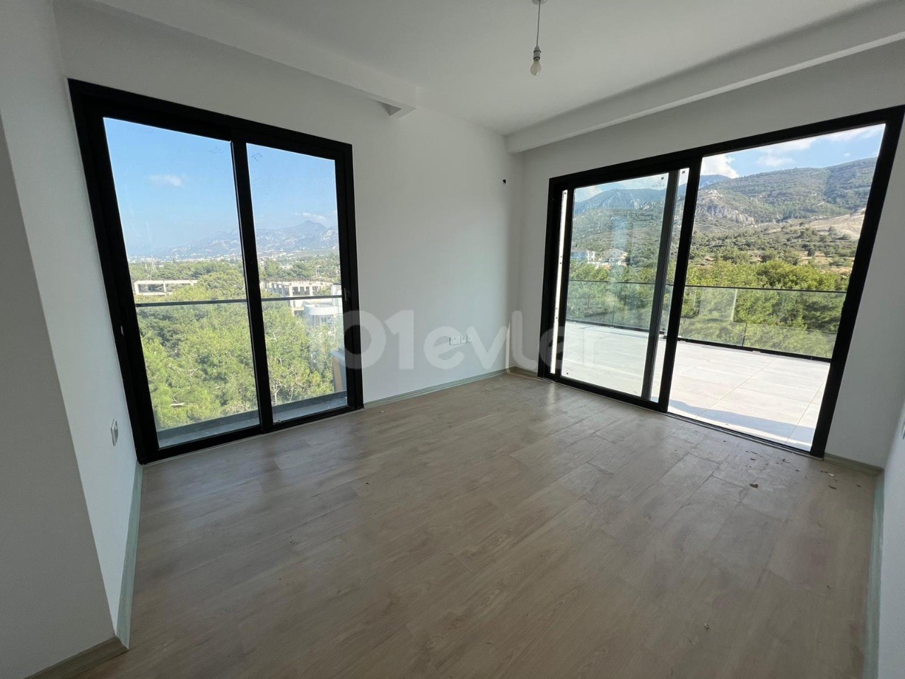 Kıbrıs Girne Merkez Muhteşem Lokasyonda Satılık 2+1 Penthouse