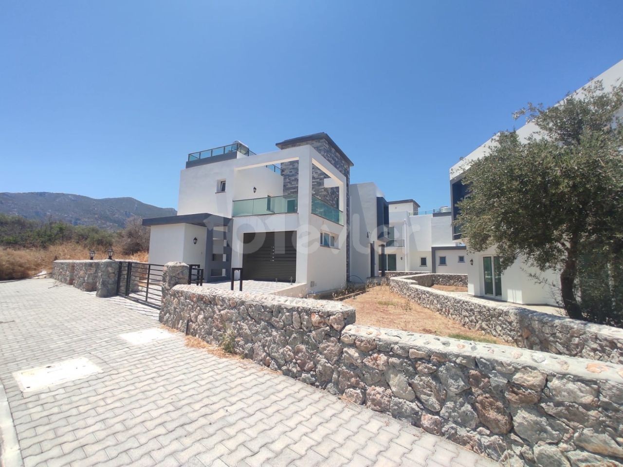 3+1 Türkische Kochanli Villa Zum Verkauf Mit Berg-Und Meerblick In Kyrenia Ozanköy ** 