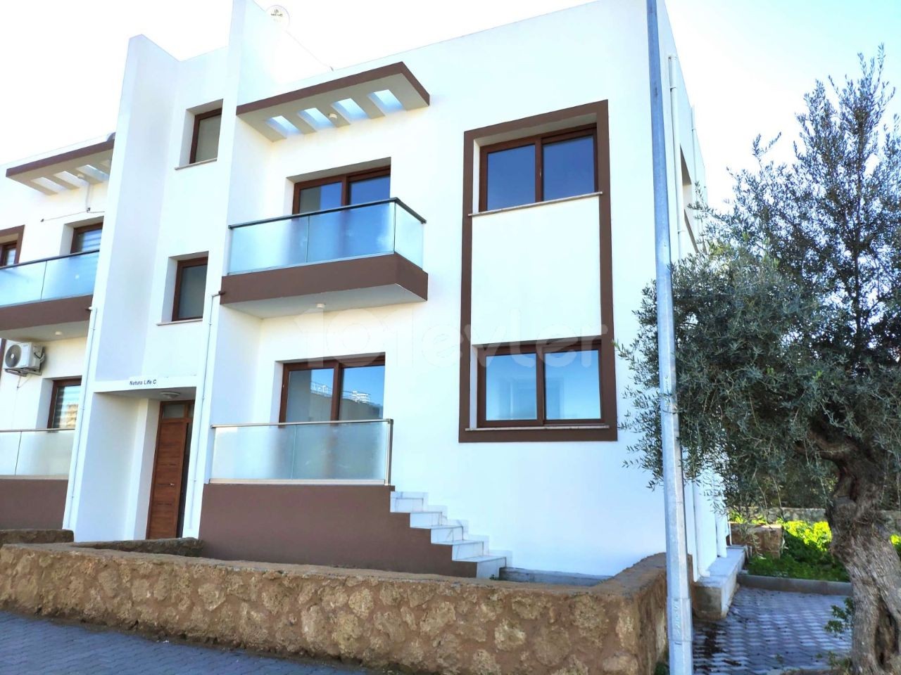 1 + 1 Apartment for Sale in Kyrenia Ozankoy ** 