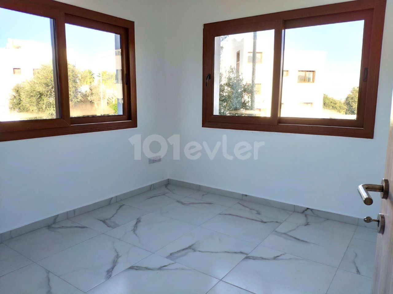 1 + 1 Apartment for Sale in Kyrenia Ozankoy ** 